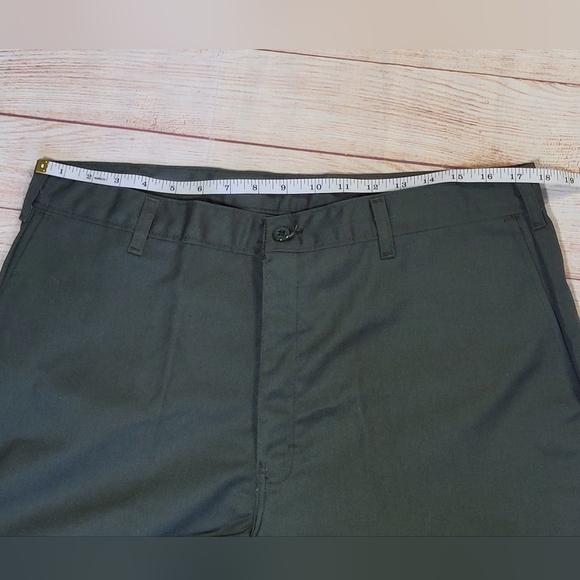 Dickies▪︎Dark Green 15" Shorts w/Multi-use Pocket▪︎ Size 38 *NEW* - Picture 13 of 16